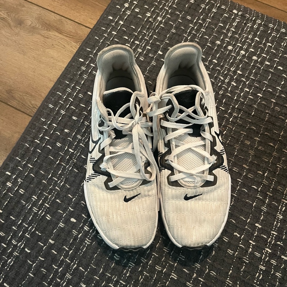 Men’s basketball shoes